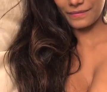 Poonam pandey instagram live